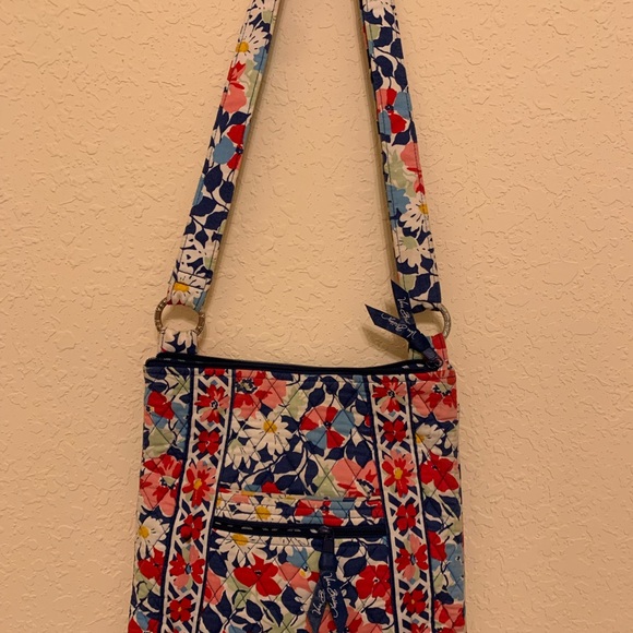 Vera Bradley crossbody. Good condition. Multi colors - Picture 2 of 3